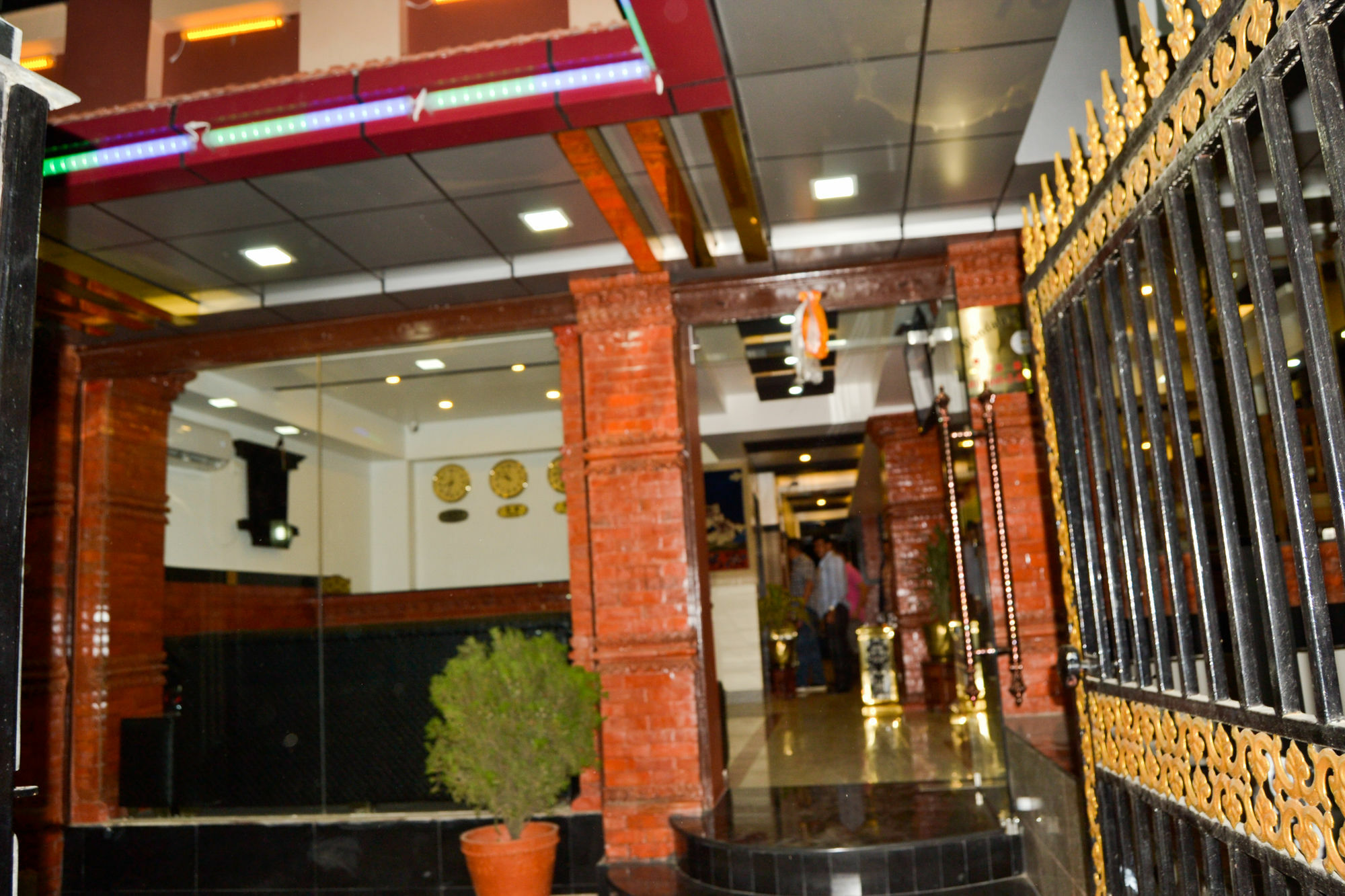 Mandala Hotel Катманду Экстерьер фото
